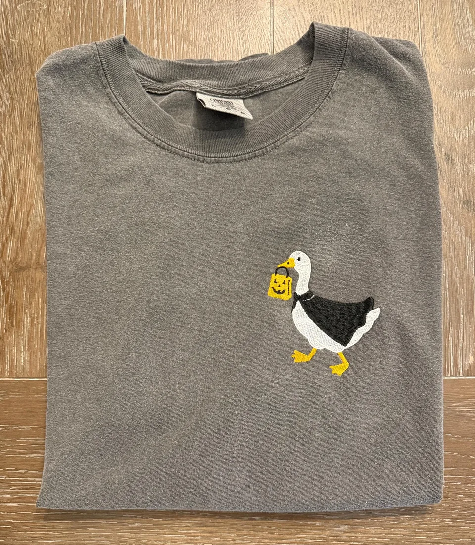 Halloween Porch Goose Tee